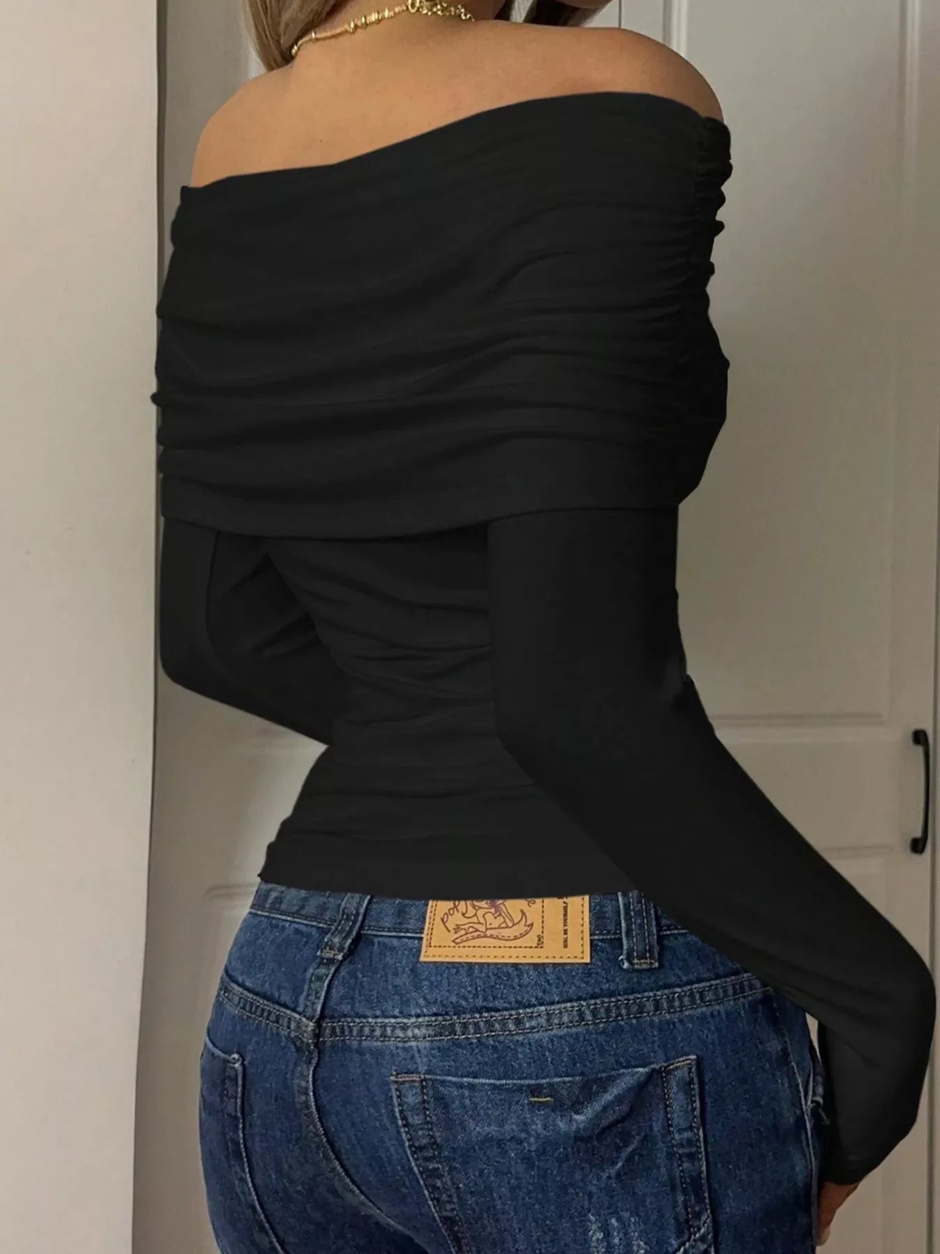 Off-Shoulder Ruched Long Sleeve T-Shirt - Lara Moda