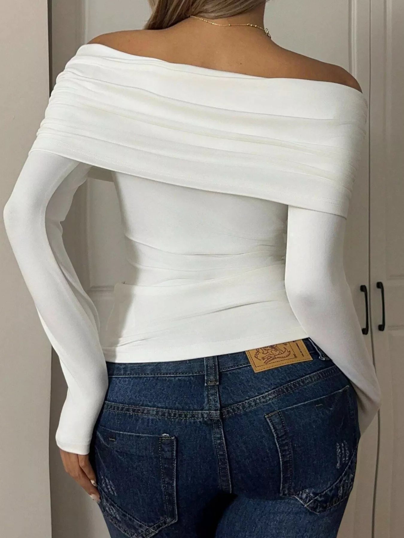 Off-Shoulder Ruched Long Sleeve T-Shirt - Lara Moda