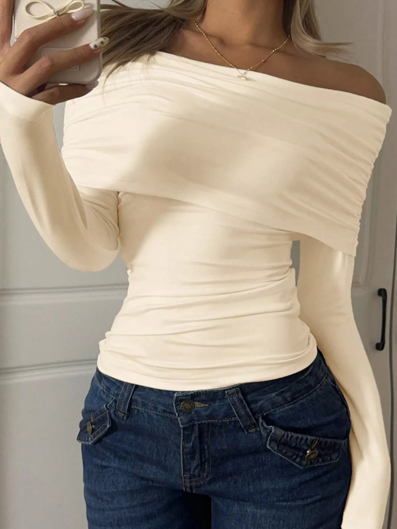 Off-Shoulder Ruched Long Sleeve T-Shirt - Lara Moda