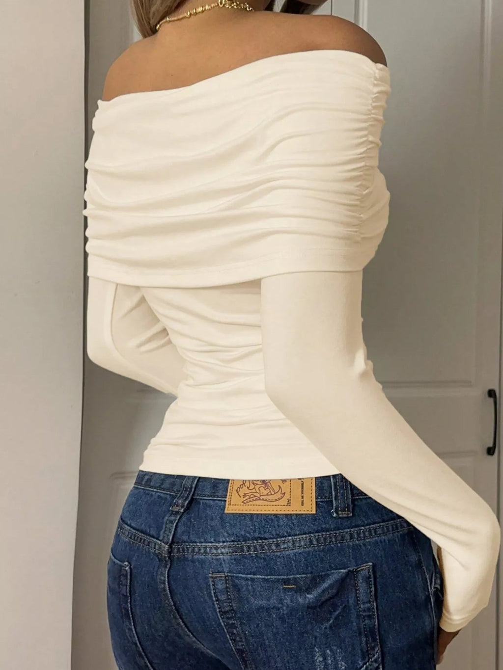 Off-Shoulder Ruched Long Sleeve T-Shirt - Lara Moda