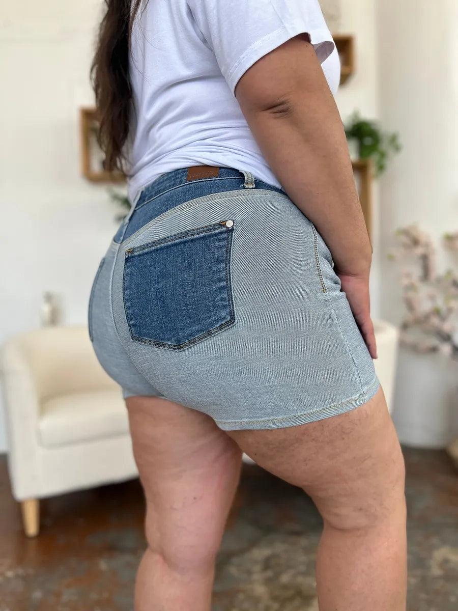 Short Jeans Judy Blue Color Block - Tamanho Grande - Lara Moda
