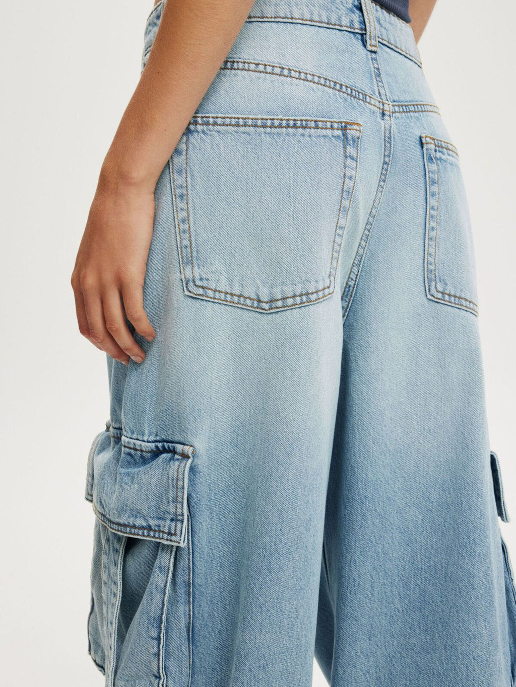 Vintage Wash Wide Leg Cargo Jeans - Lara Moda