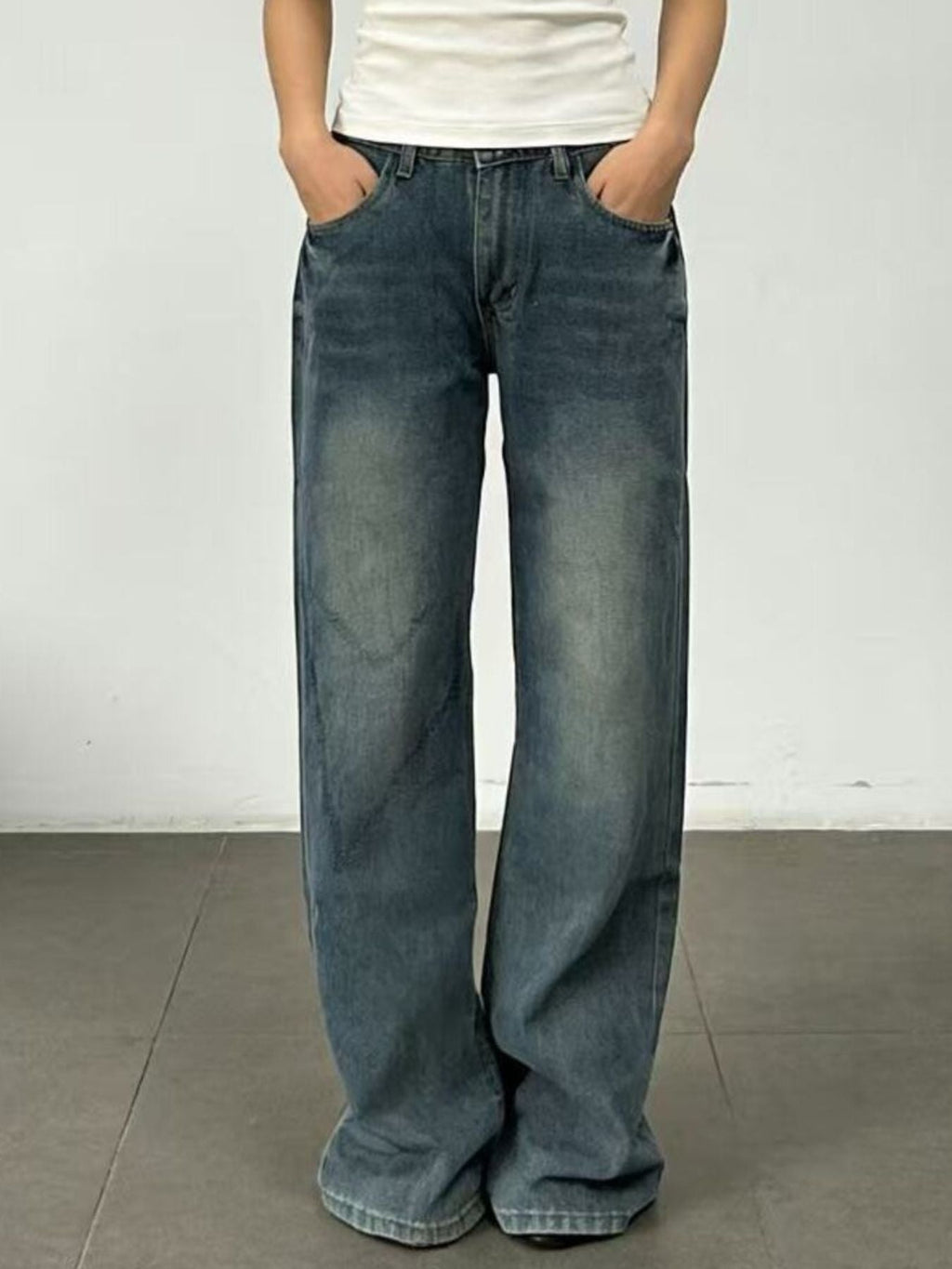 Vintage Wash Wide Leg Jeans - Lara Moda